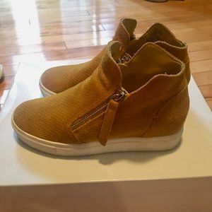 Steve Madden Wedgie Sneaker Booties 5.5